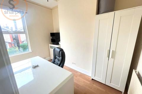 3 bedroom flat to rent, Dudley Road, Kingston upon Thames, Surrey