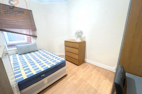3 bedroom flat to rent, Dudley Road, Kingston upon Thames, Surrey