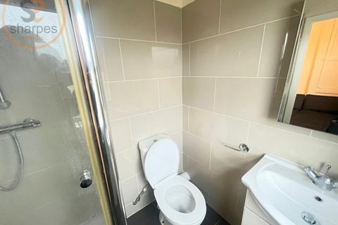 3 bedroom flat to rent, Dudley Road, Kingston upon Thames, Surrey