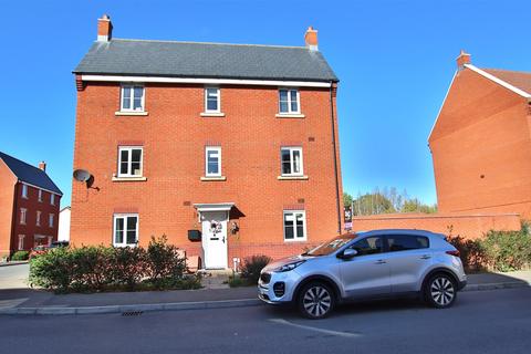 Henry Crescent, Walton Cardiff, Tewkesbury
