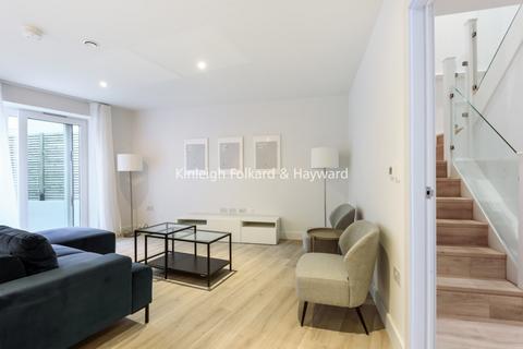3 bedroom flat to rent - Red Post Hill, London, SE24