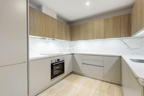 3 bedroom flat to rent, Red Post Hill, London, SE24