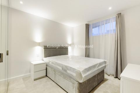 3 bedroom flat to rent, Red Post Hill, London, SE24