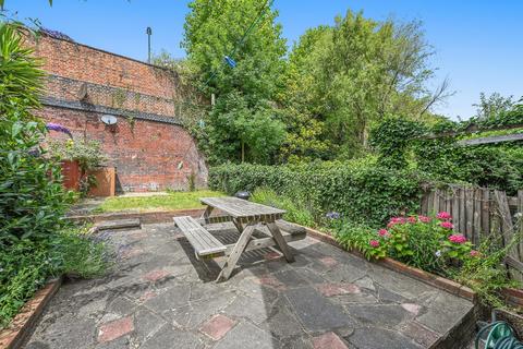 1 bedroom in a house share to rent, Foxham Road, London, N19