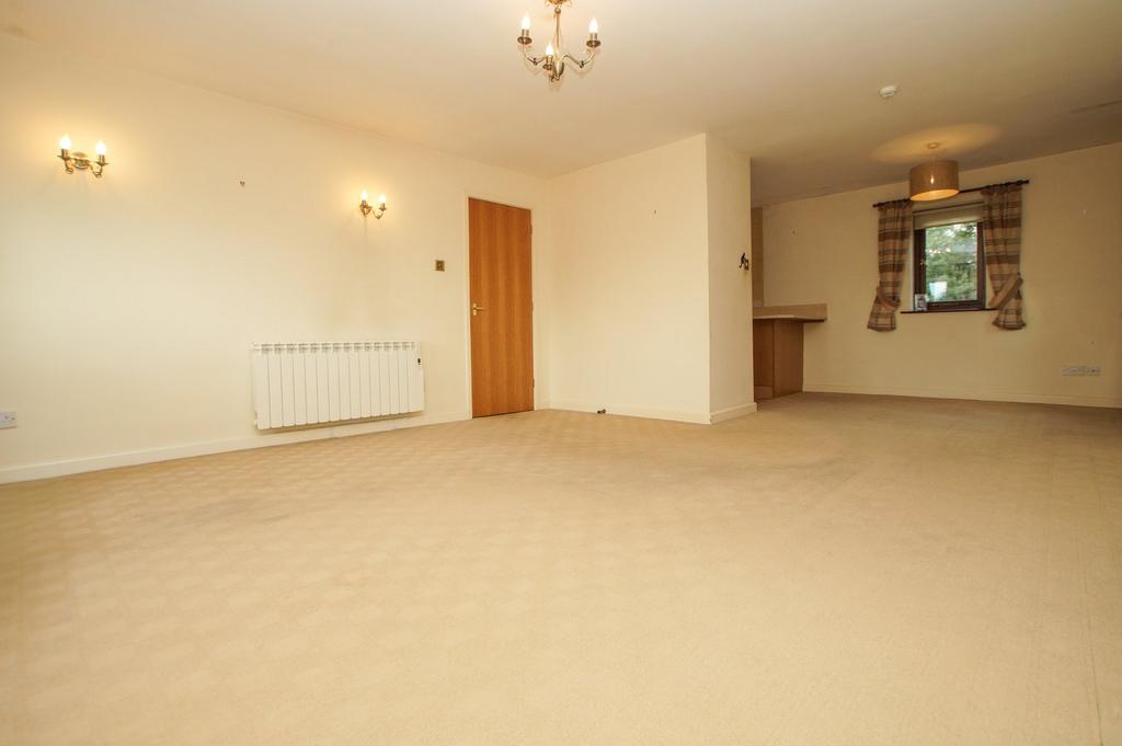 Open plan dining lounge/kitchen