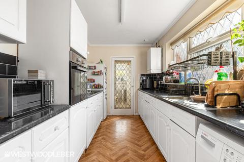 2 bedroom detached house for sale, North Road, Hoddesdon EN11