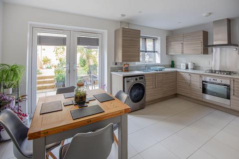 4 bedroom end of terrace house for sale, Sir Bernard Lovell Road, Malmesbury, SN16