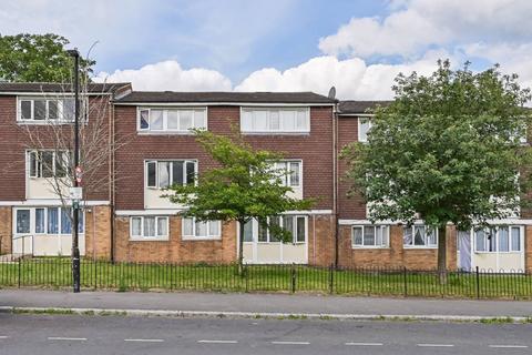 3 bedroom maisonette for sale, Acacia Road, Wood Green, London, N22