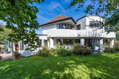 Sea Avenue, Rustington BN16