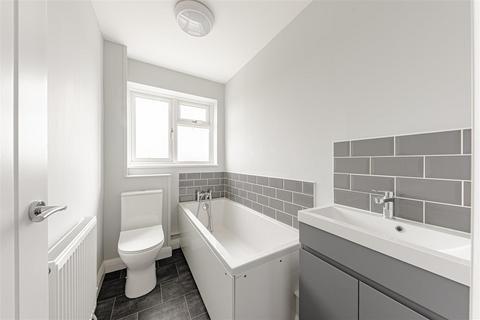 7 Chestnut Drive, Sturry, Canterbury, CT2 0NB