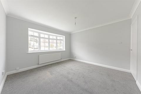 7 Chestnut Drive, Sturry, Canterbury, CT2 0NB