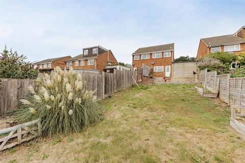7 Chestnut Drive, Sturry, Canterbury, CT2 0NB