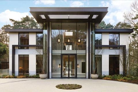 6 bedroom detached house to rent, Wood Lane, Weybridge KT13