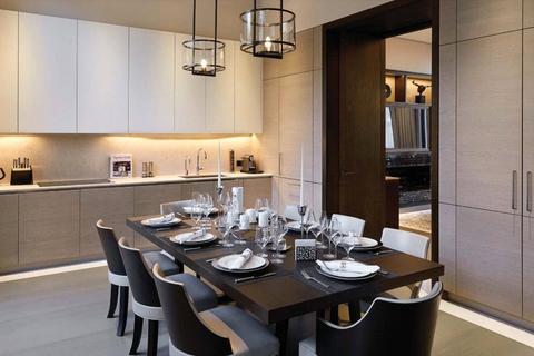 6 bedroom detached house to rent, Wood Lane, Weybridge KT13