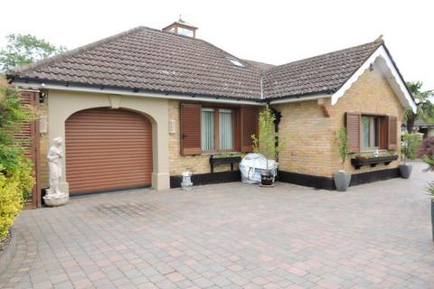 5 bedroom bungalow for sale, Littlebrook Gardens, Cheshunt