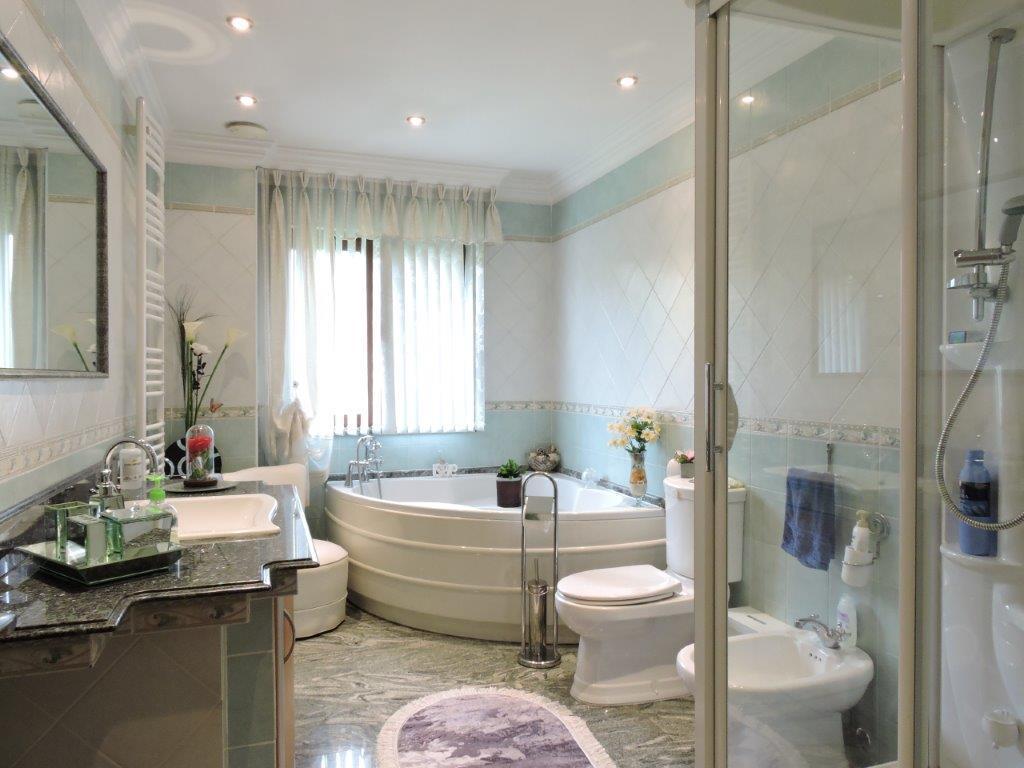 24 Little Brook Gardens Photos 13.6 (61).jpg