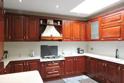 5 bedroom bungalow for sale, Littlebrook Gardens, Cheshunt