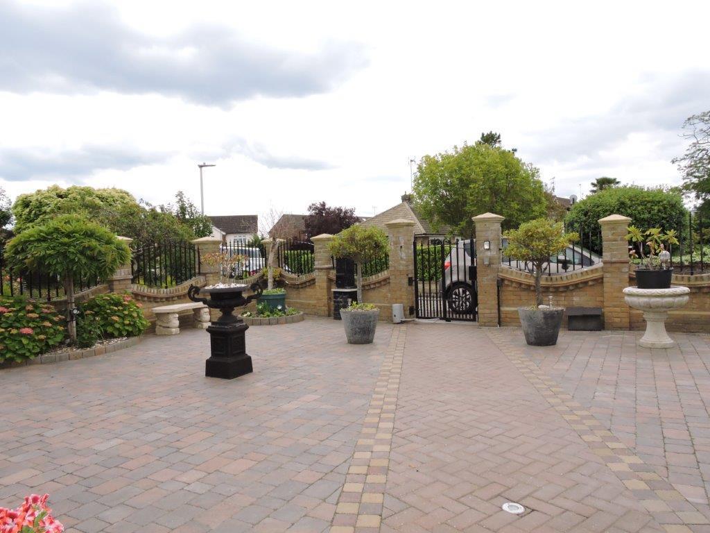 24 Little Brook Gardens Photos 13.6 (71).jpg
