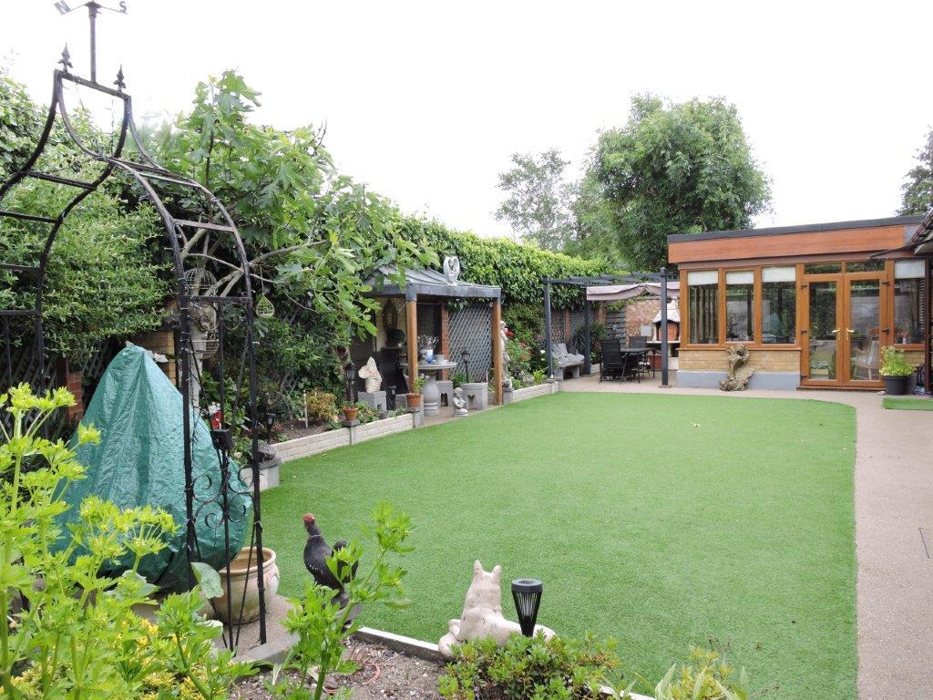 24 Little Brook Gardens Photos 13.6 (69).jpg