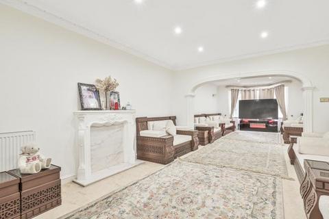 4 Garrick Drive, London, NW4 1HJ