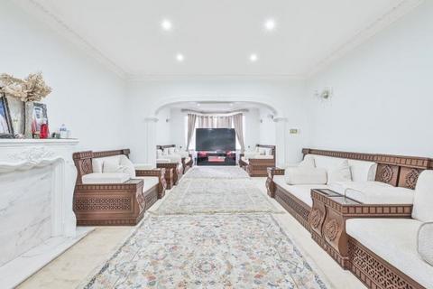 4 Garrick Drive, London, NW4 1HJ