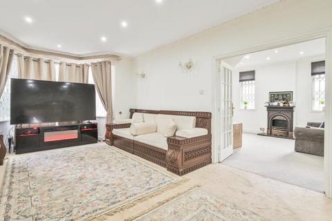 4 Garrick Drive, London, NW4 1HJ