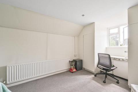 4 Garrick Drive, London, NW4 1HJ