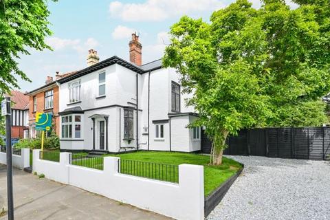 39 Heathfield Road, London, W3 8EJ