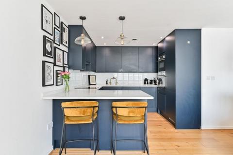 2 bedroom flat for sale, Oyster Wharf, Lombard Road, London, SW11