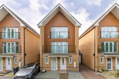 8 Edgeworth Close, Slough, SL3 7FS