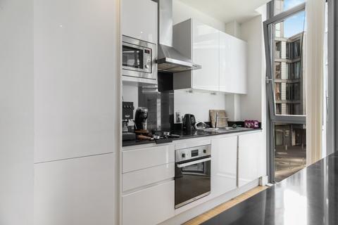 3 bedroom flat for sale, Seager Place, London, SE8