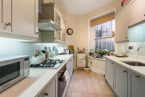 2 bedroom flat for sale, Lurline Gardens, London, SW11