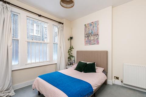 2 bedroom flat for sale, Lurline Gardens, London, SW11