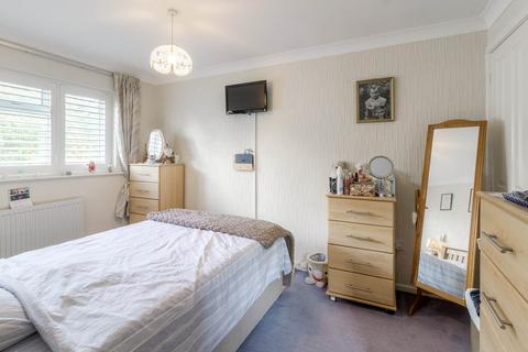 6 Bishopstone, Bradville, Milton Keynes, MK13 7DJ