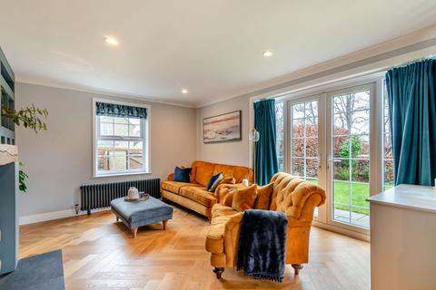 3 Chestnut End, Boston Spa, Wetherby, LS23 6JG
