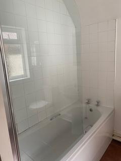 2 bedroom flat to rent, Biddlestone Road, Newcastle Upon Tyne NE6