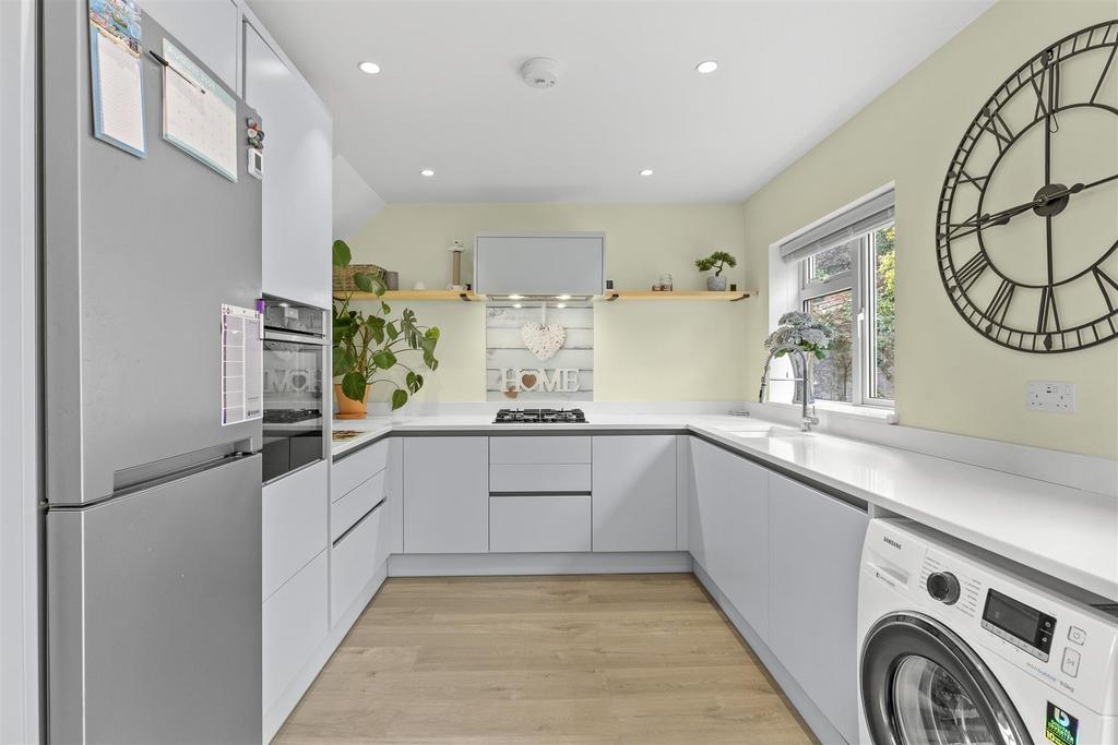 24 Arundel Road, HP12 4 NE-7.jpg