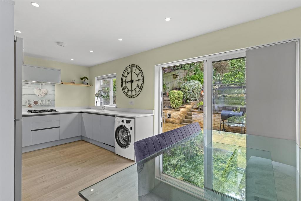 24 Arundel Road, HP12 4 NE-6.jpg