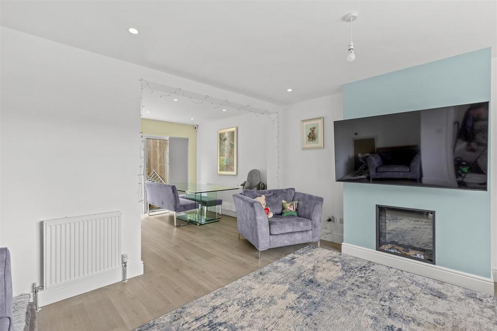 24 Arundel Road, HP12 4 NE-8.jpg