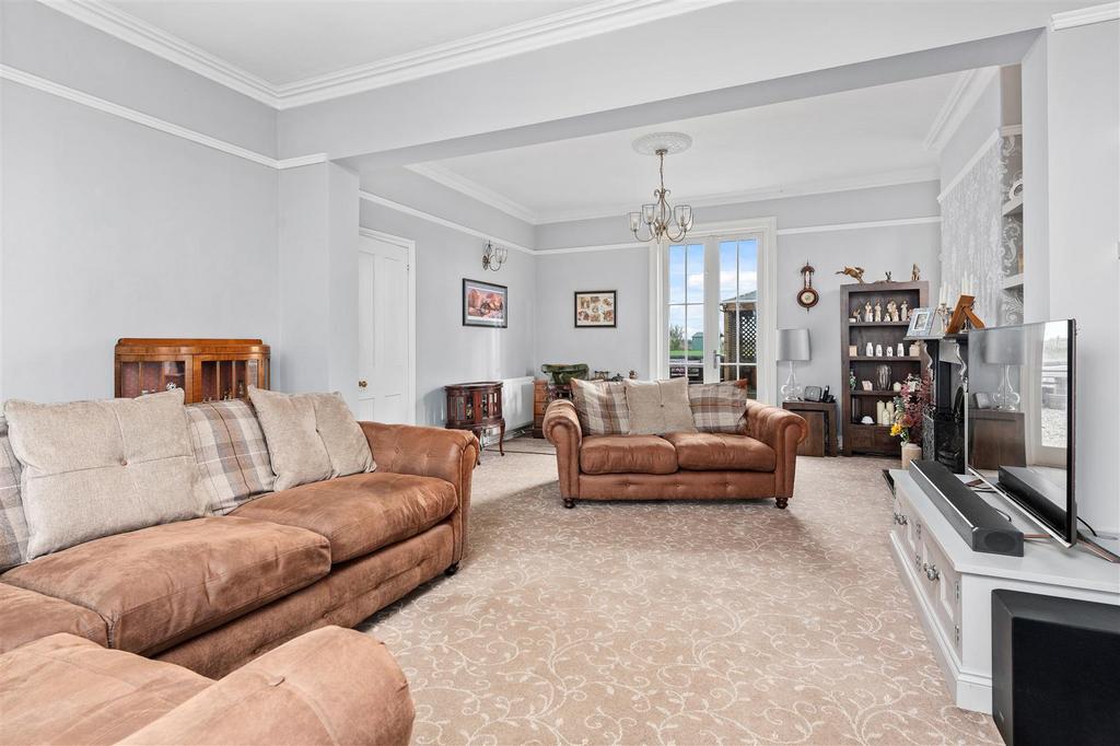 Generous Living Space 494