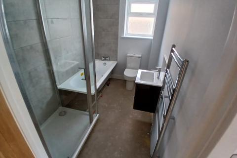 2 bedroom detached bungalow to rent, Rossmore Road, Poole BH12