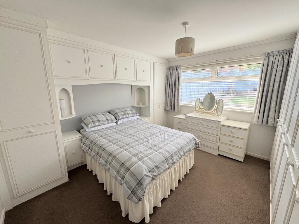 Bedroom (rear)