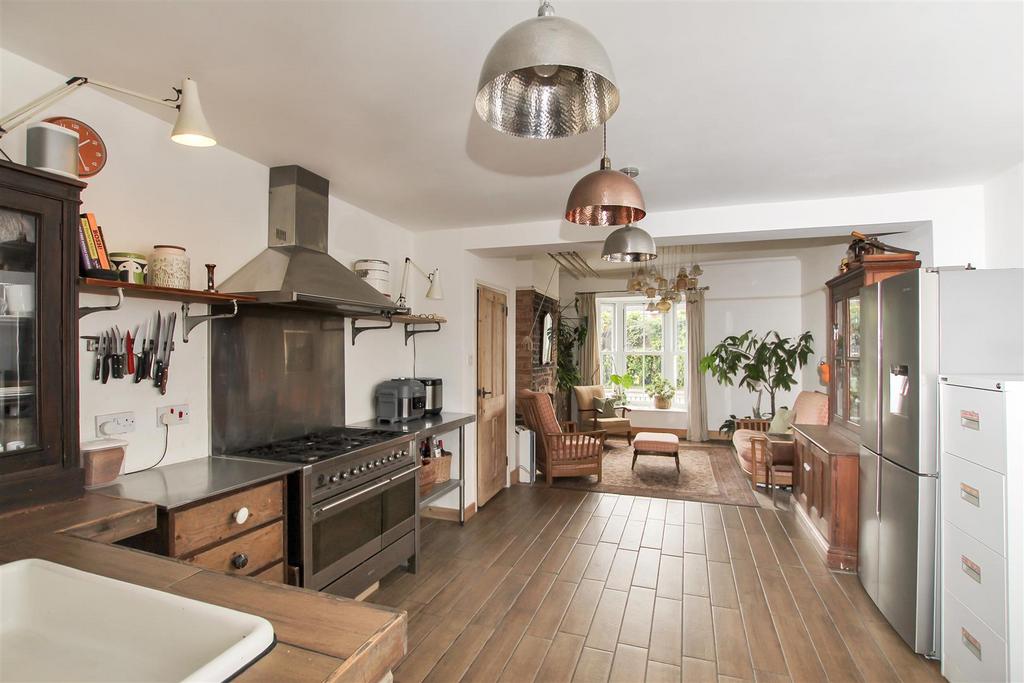 Kitchen Area - e.JPG