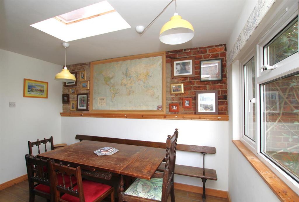 Dining Area - b.JPG