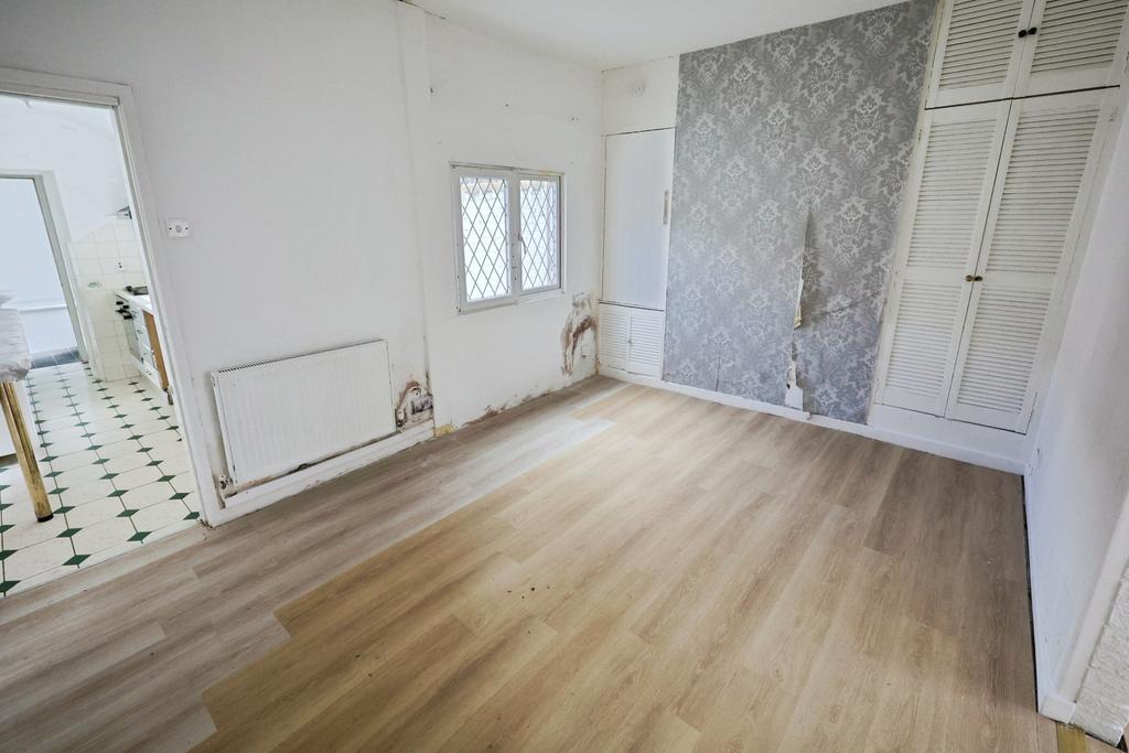 Pbox-bedroom-329833.JPG