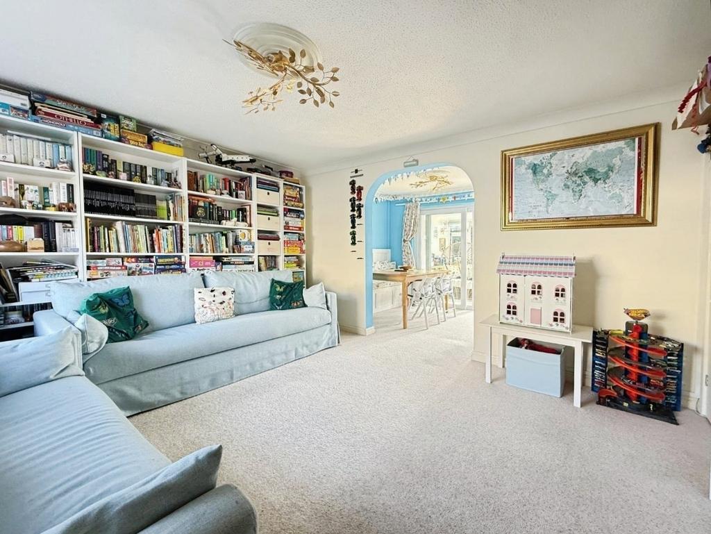 Pbox-living room-327403.jpeg