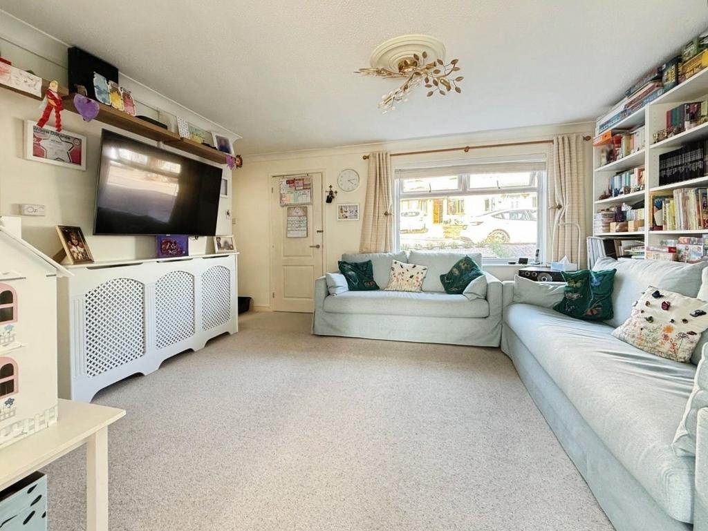 Pbox-living room-327403.jpeg