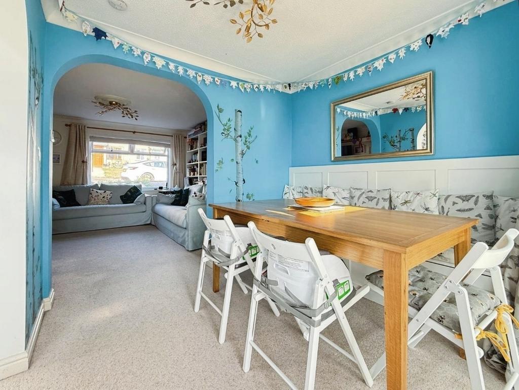 Pbox-dining room-327403.jpeg