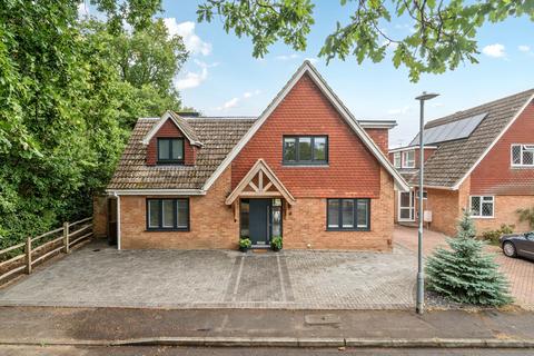 8 Blake Close, Wokingham, RG40 1QH