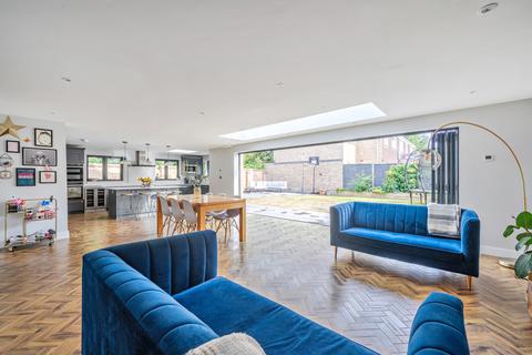 8 Blake Close, Wokingham, RG40 1QH